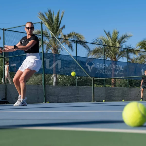 Rafa Nadal Akademija Teniso stovykla Padelio stovykla Maljorka Aktyvios Tenisininko atostogos Teniso stovyklos vaikams Teniso stovyklos suaugusiems Dovana teniso fanui