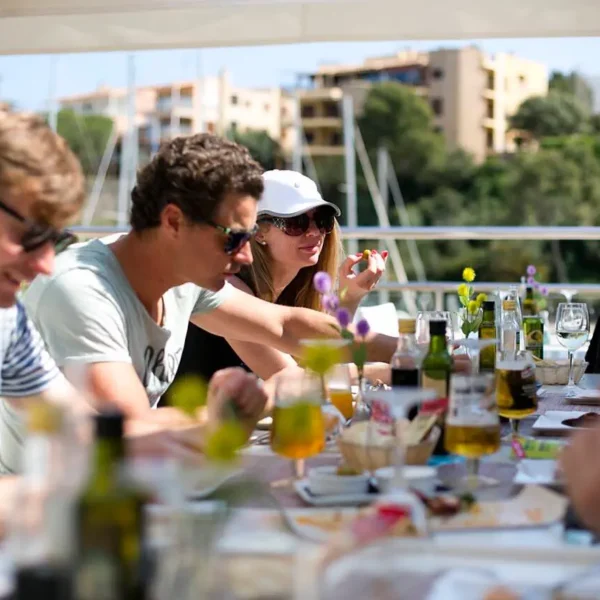 Rafa Nadal Akademija Teniso stovykla Padelio stovykla Maljorka Aktyvios Tenisininko atostogos Teniso stovyklos vaikams Teniso stovyklos suaugusiems Dovana teniso fanui