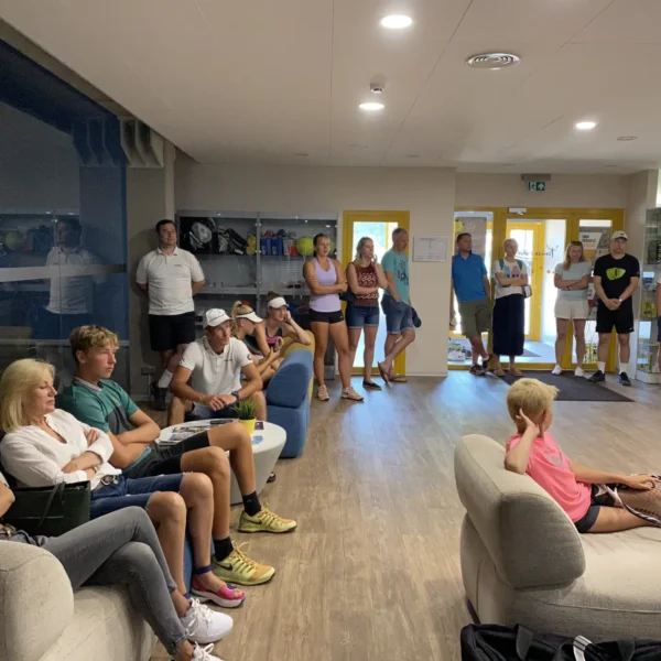 Rafa Nadal Akademija Teniso stovykla Padelio stovykla Maljorka Aktyvios Tenisininko atostogos Teniso stovyklos vaikams Teniso stovyklos suaugusiems Dovana teniso fanui